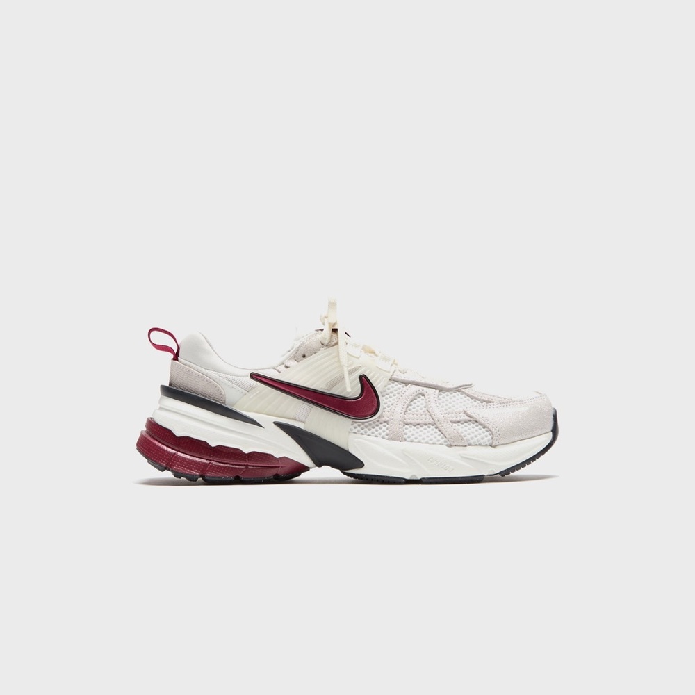 Nike Cream and Burgundy Athletic Shoes BNIB ♥️